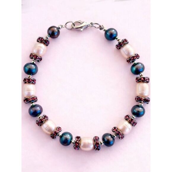 Vintage Jewelry - Vintage Pearl and Crystal Roundel bracelet